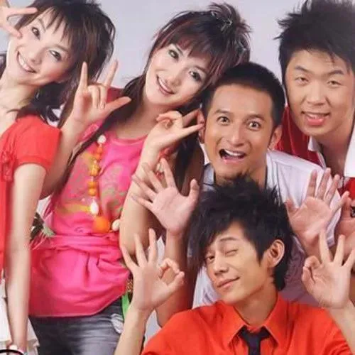 何炅喝醉后哭倒在周迅怀里,很久没有工作,他将何去何从?