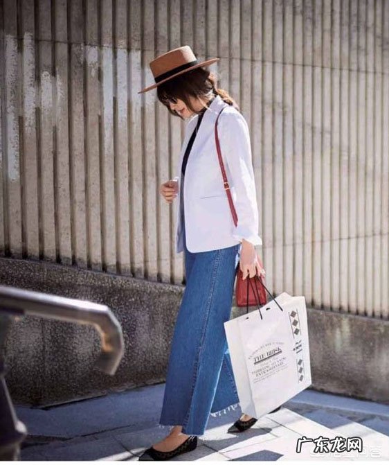 上班该穿什么样的衣服呢?