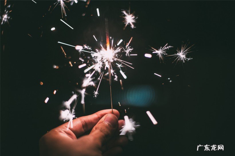 你们小时候过年都是怎么玩擦炮的呀?