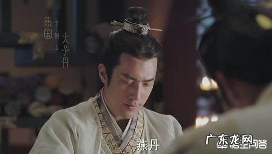 《荆轲刺秦王》写的是史实吗，总觉得有些地方不太合理？