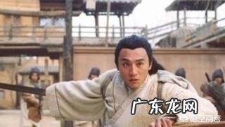 《荆轲刺秦王》写的是史实吗，总觉得有些地方不太合理？