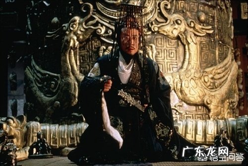 《荆轲刺秦王》写的是史实吗，总觉得有些地方不太合理？