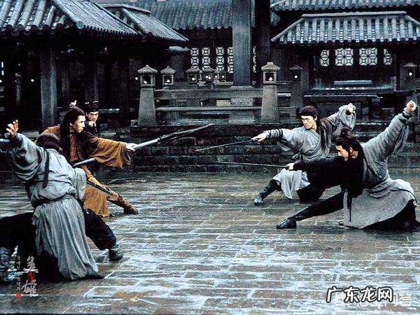 《荆轲刺秦王》写的是史实吗，总觉得有些地方不太合理？