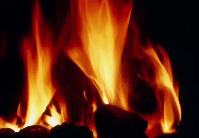 余秀华,仓央嘉措,谁的诗写的好?他俩都擅长写情诗?哪首最好?