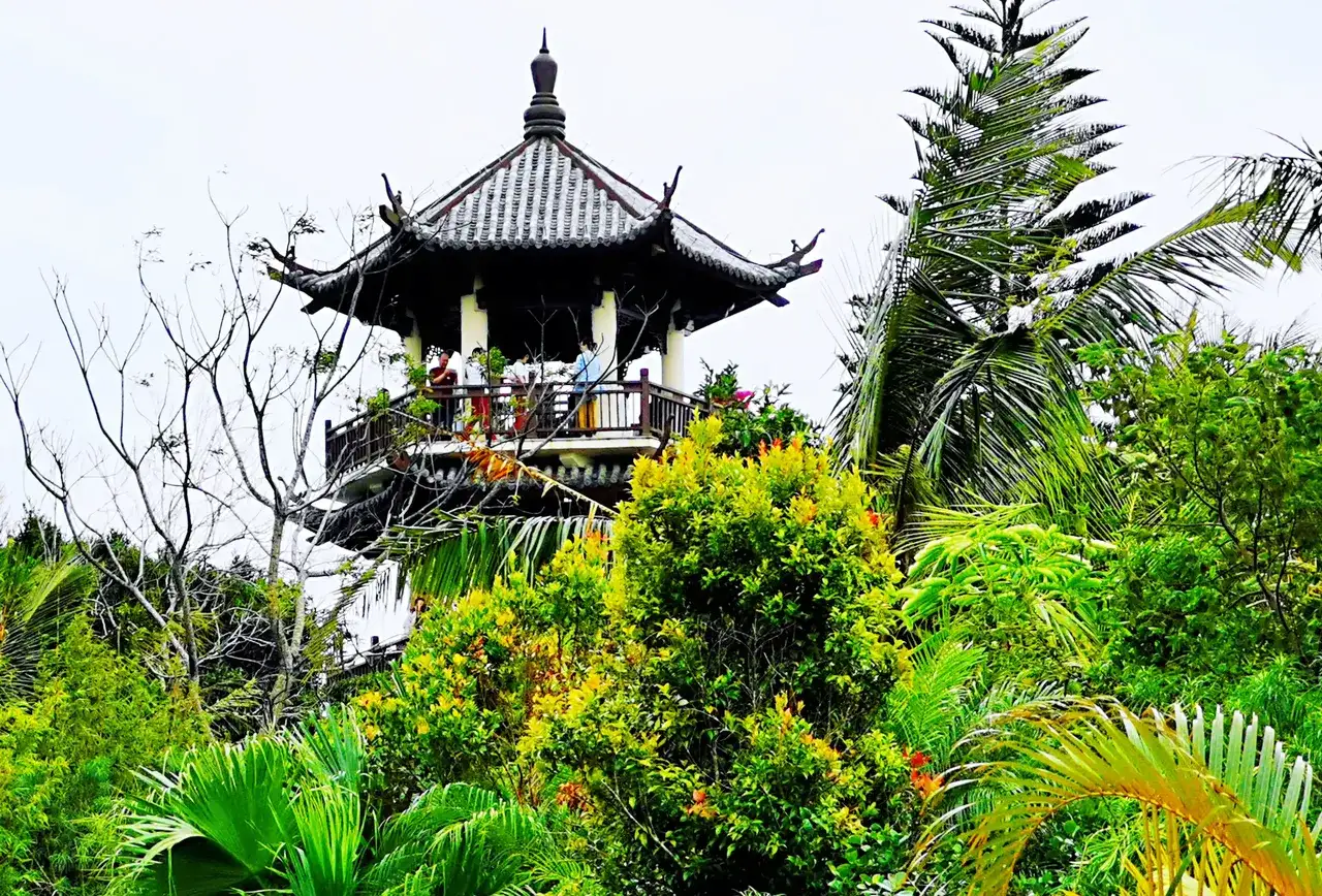 上联,阳光普照大地回春。请对下联?横批幸福美满?