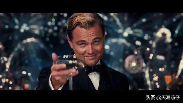 《了不起的盖茨比》一书中,你觉得黛茜对盖茨比有没有真爱?爱的有多深?