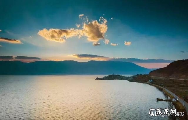 为什么现在很多女生穿的花枝招展的？男生喜欢这样打扮的女生吗？