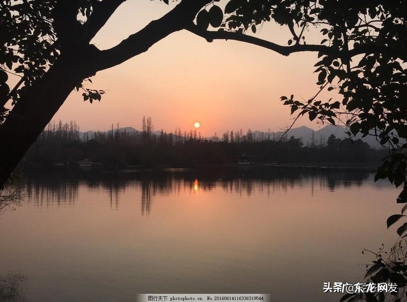 为什么现在很多女生穿的花枝招展的？男生喜欢这样打扮的女生吗？