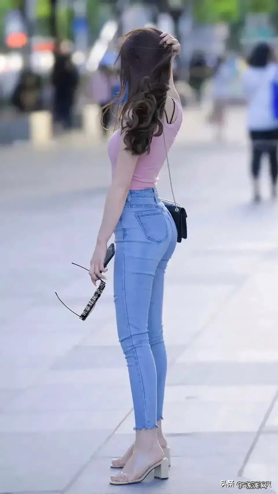 为啥说牛仔裤是百搭单品?