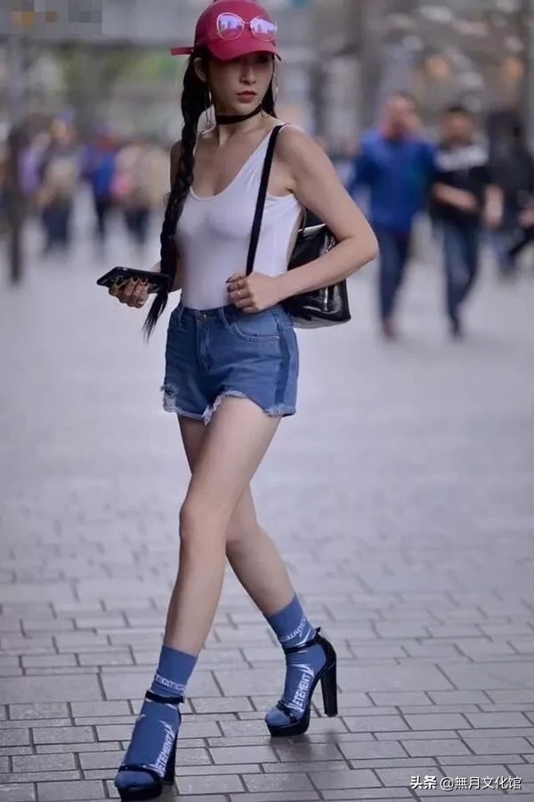 为啥说牛仔裤是百搭单品?