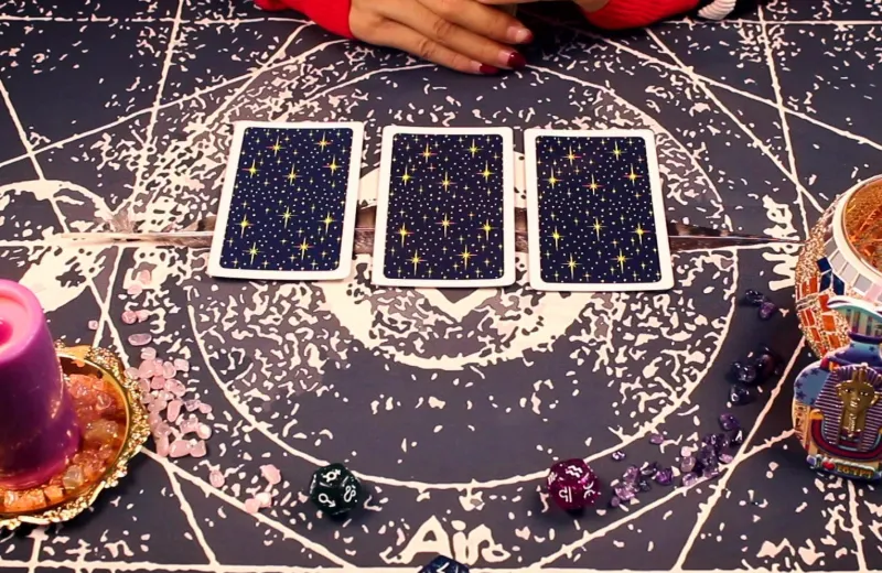 为什么年轻人越来越爱网络占卜?