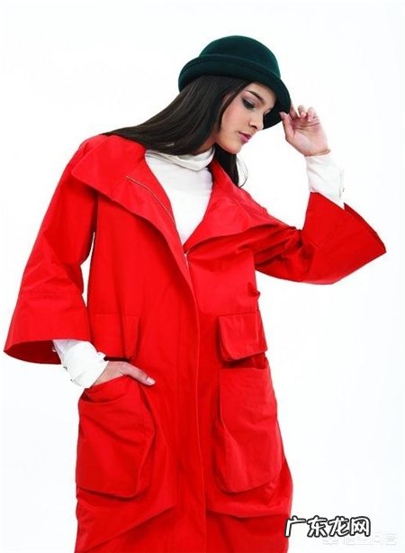 你觉得红色衣服好看还是黑色衣服好看?