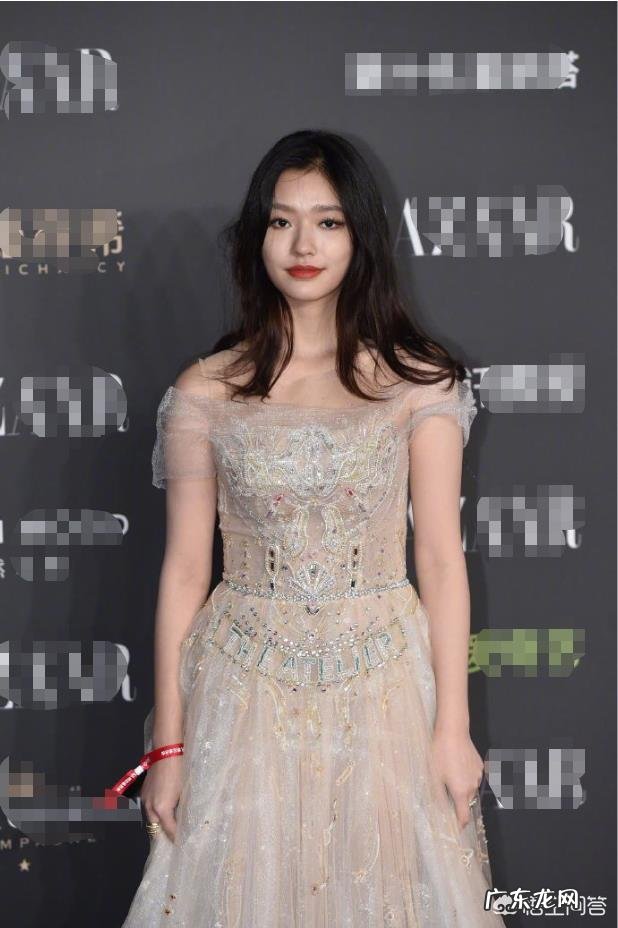 为什么说芭莎慈善夜变成选美场,今年哪些女星男星最抢眼?