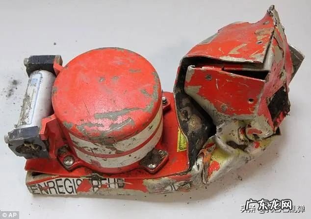 东航Mu5735飞机垂直坠毁燃起大火,黑匣子还有可能被找到吗?