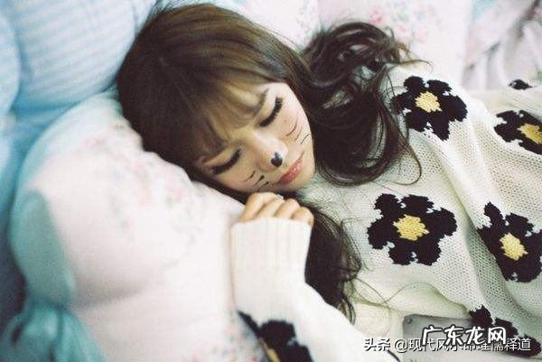 之前我对老婆发我想你了,她也会回我也想了,可现在我发想你了跟没看似的,是不是没爱了?