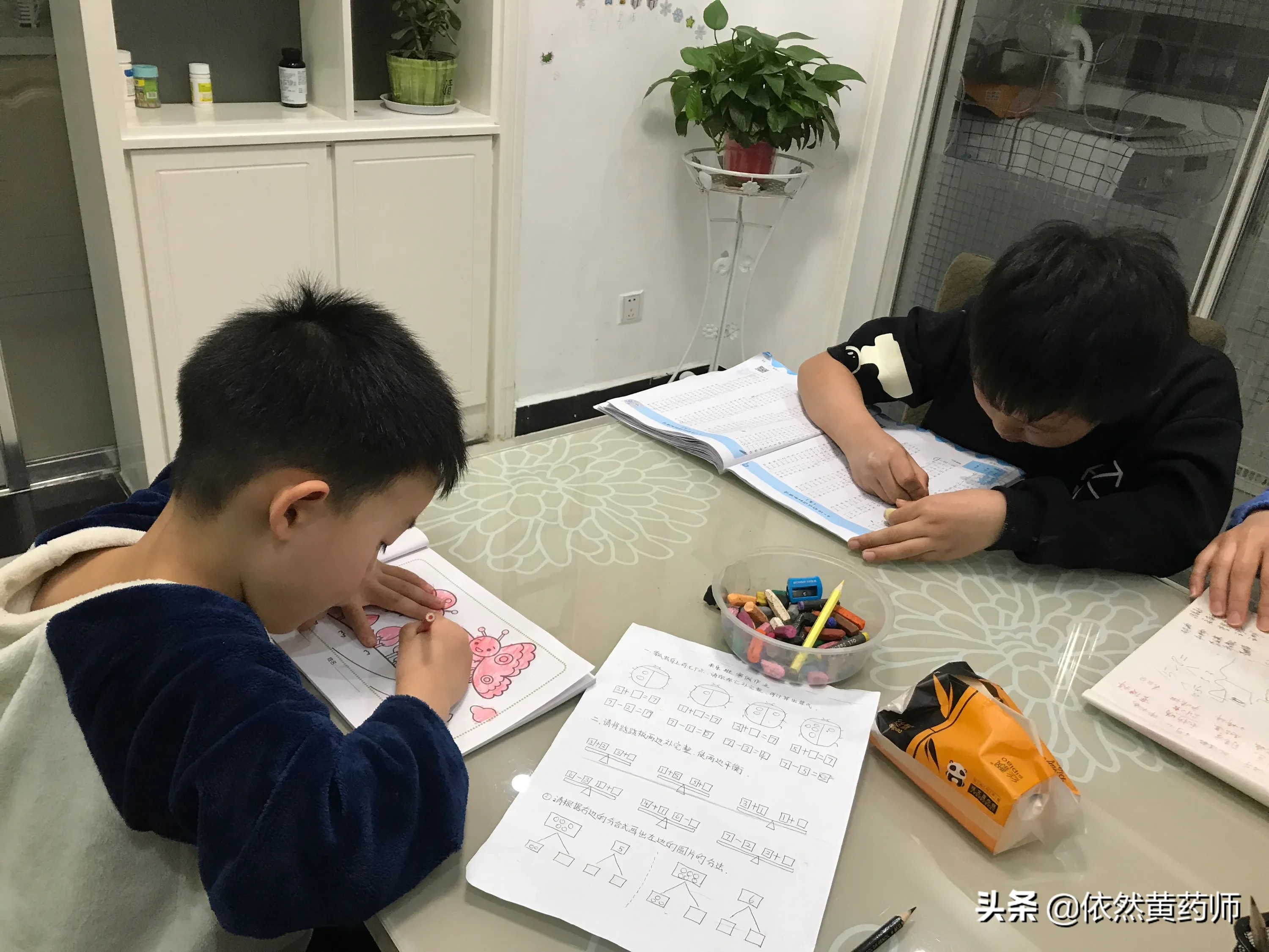 为什么要让小学生上网课?我们究竟在着急什么?