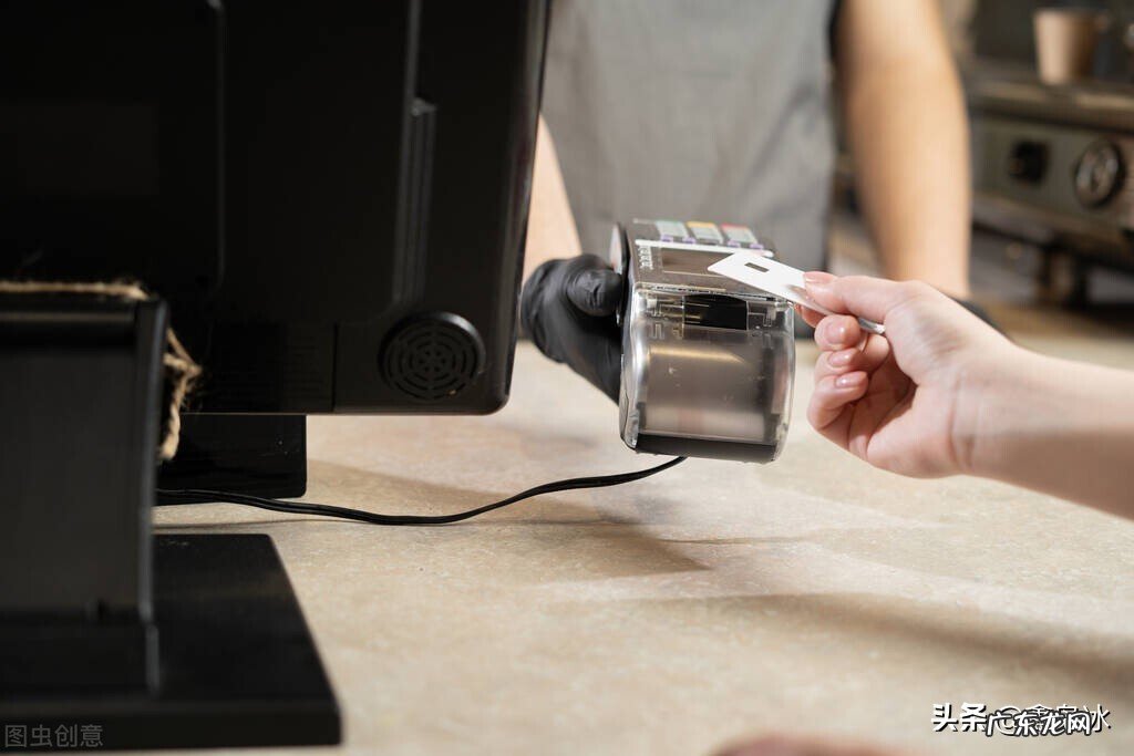 信用卡拆东墙补西墙。会不会有一天倒了?