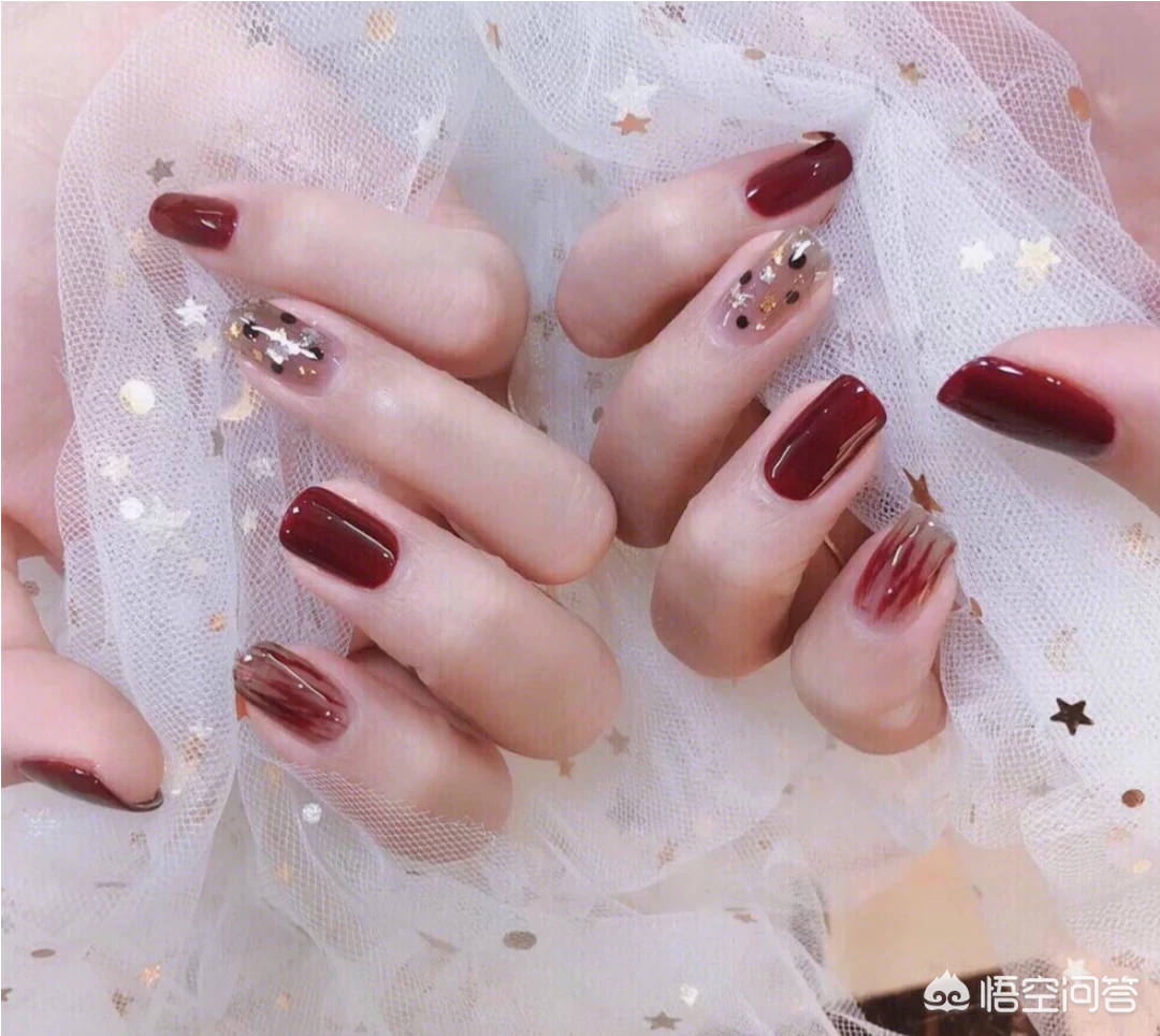 冬天涂什么颜色的指甲油比较时髦?