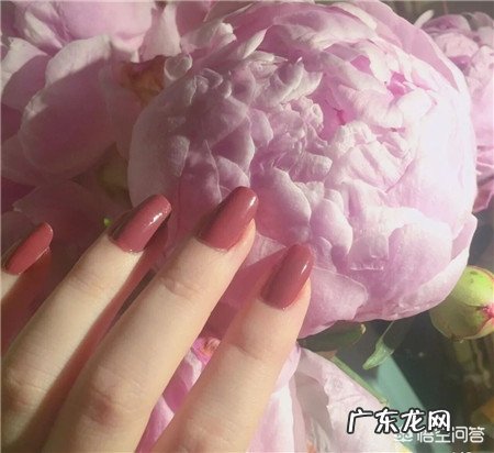 冬天涂什么颜色的指甲油比较时髦？