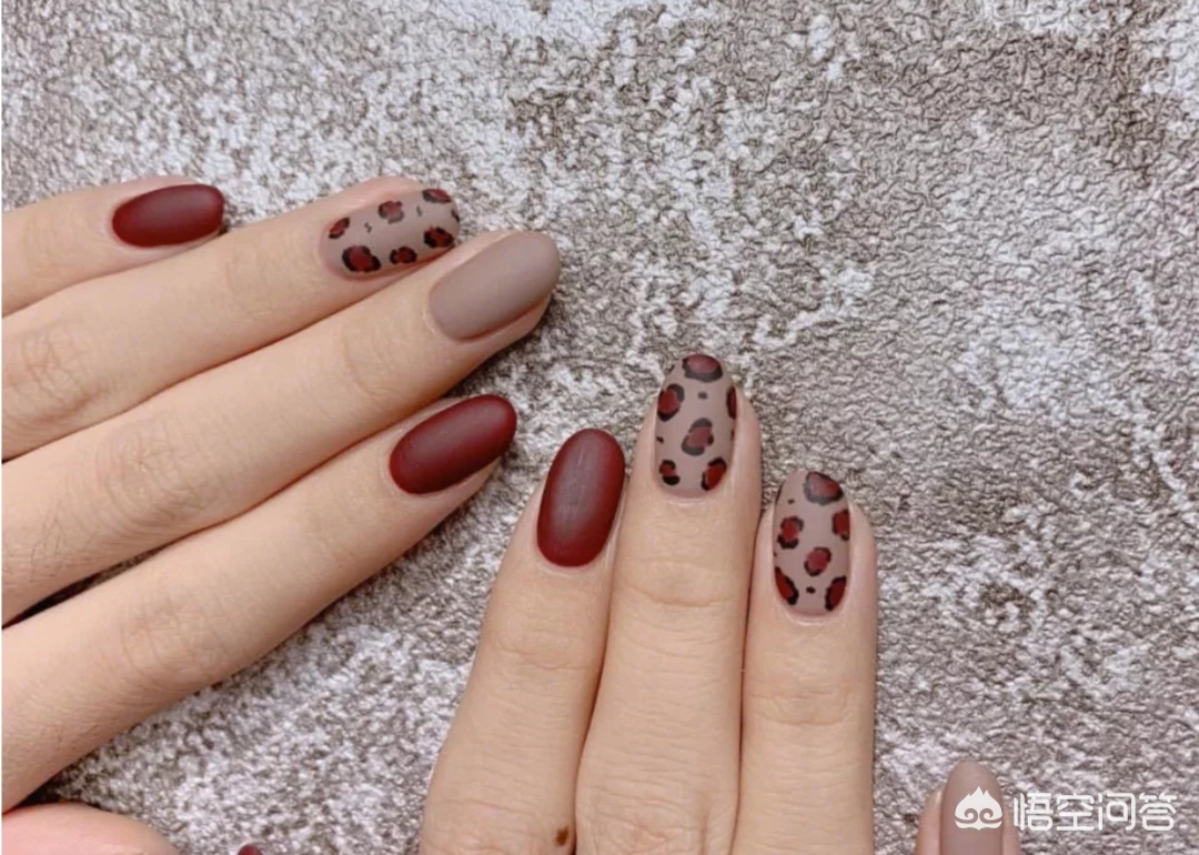 冬天涂什么颜色的指甲油比较时髦?