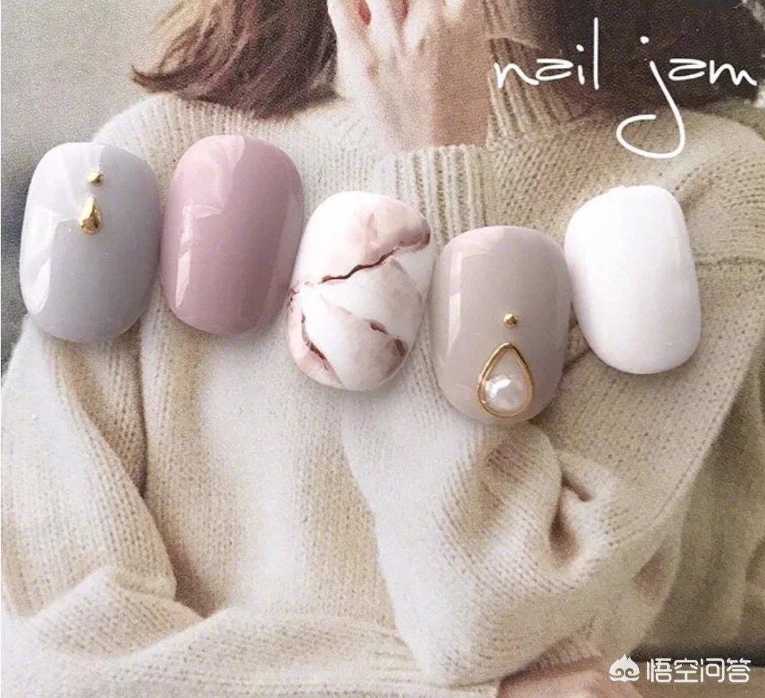 冬天涂什么颜色的指甲油比较时髦?