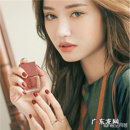 冬天涂什么颜色的指甲油比较时髦？