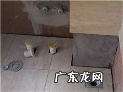 马桶下水慢有点堵怎么办 马桶冲水缓慢没劲怎么办视频