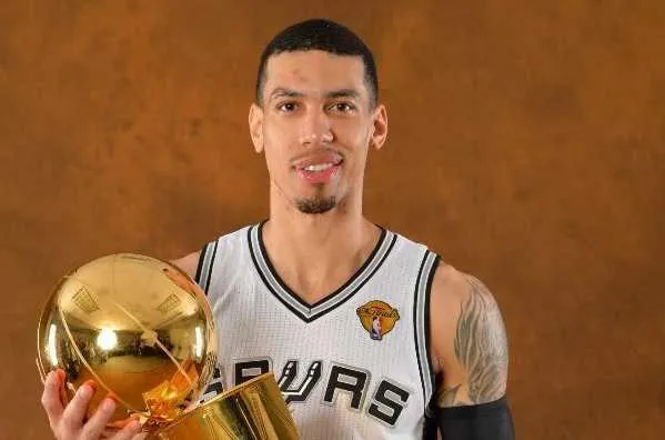 76人淘汰猛龙,哈登和恩比德各种秀,谁注意丹尼-格林的表现?