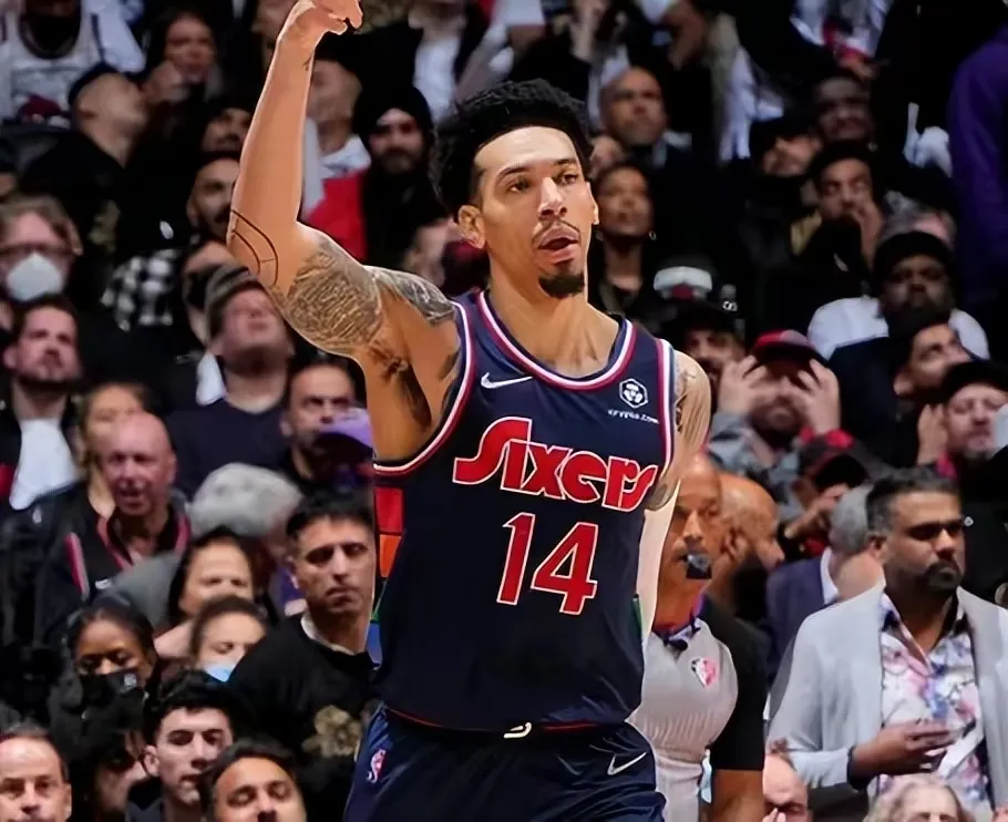 76人淘汰猛龙,哈登和恩比德各种秀,谁注意丹尼-格林的表现?