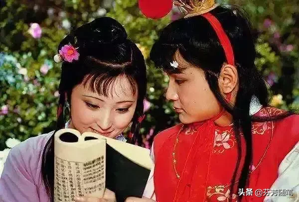 《红楼梦》中,贾宝玉到底是怎样的一个人?