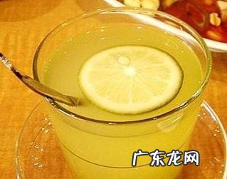 冲柠檬水有什么作用 柠檬水可以用冷水泡吗?
