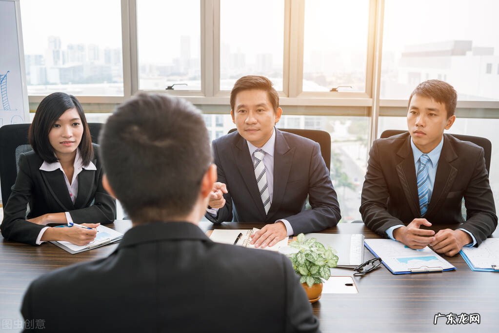 单位半夜12点打电话给你,让你通知领导明天早上8点参会,而且要准备汇报,你会怎么做?