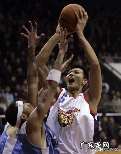 中国男篮世界杯12人名单出炉，5位后卫球员随队出征，对此你怎么看？