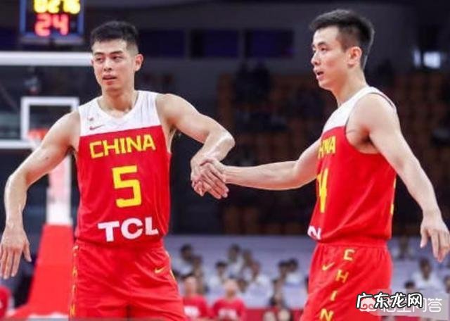 中国男篮世界杯12人名单出炉，5位后卫球员随队出征，对此你怎么看？