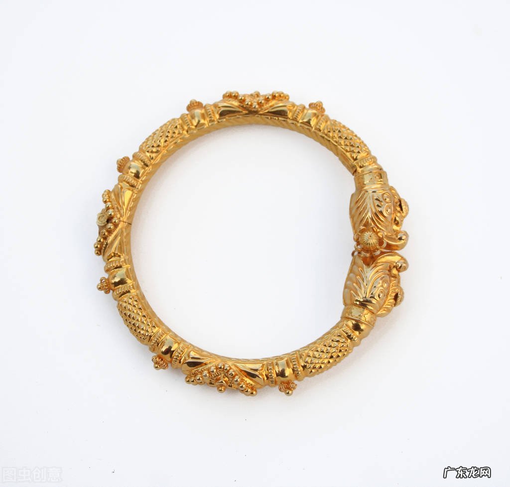 你喜欢金镯子还是玉镯子?