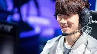 LOL“最美邂逅”,Theshy四年前带躺的一位妹子玩家,如今已经见家长,你有何看法?