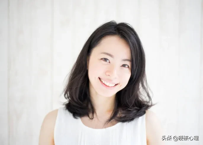 从生物进化角度讲,女性择偶有哪些偏好呢?