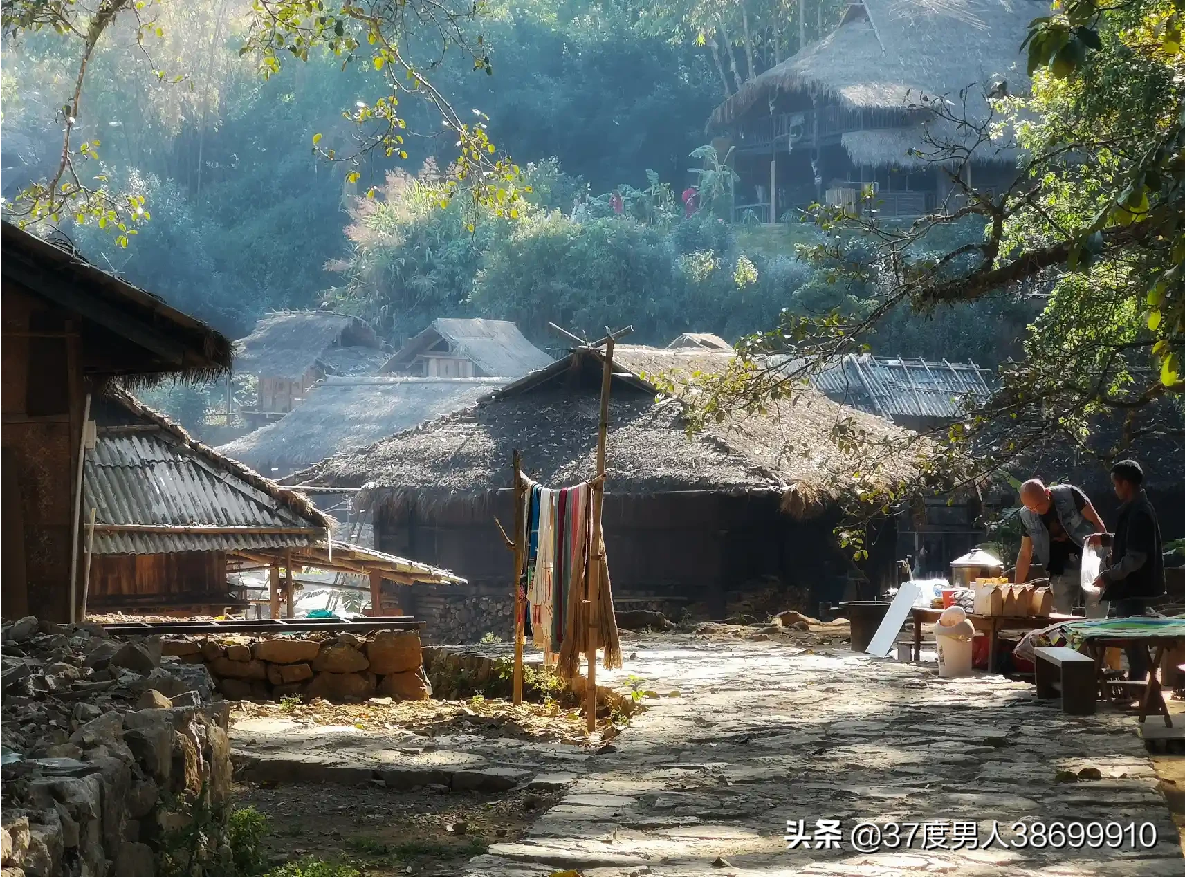 从西双版纳开车不走高速到瑞丽,路好开不,景色怎么样?