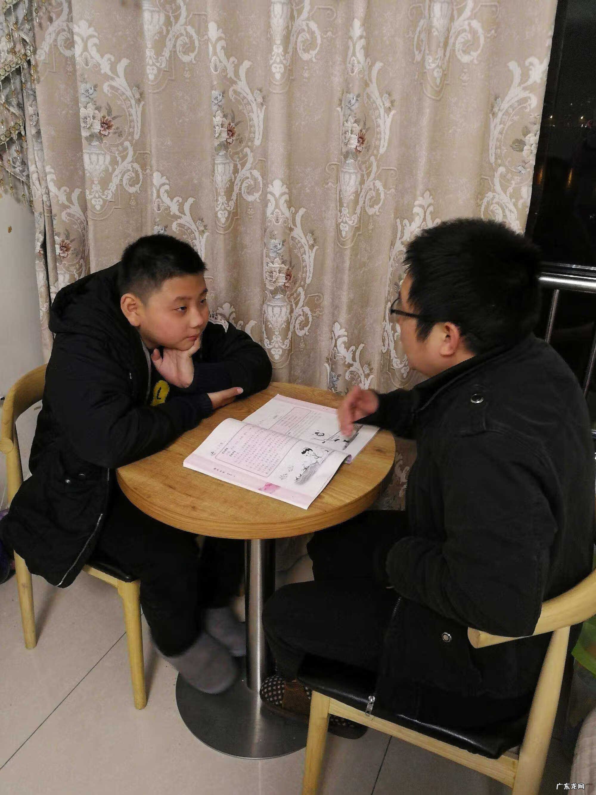 儿子和父亲 父亲可以睡儿子的房间吗