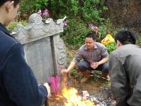 “上坟三不带,后人福气来”,清明节上坟究竟什么不能带?