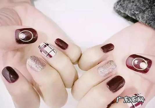 美甲被做丑了怎么办？肯定你对指甲做了什么！