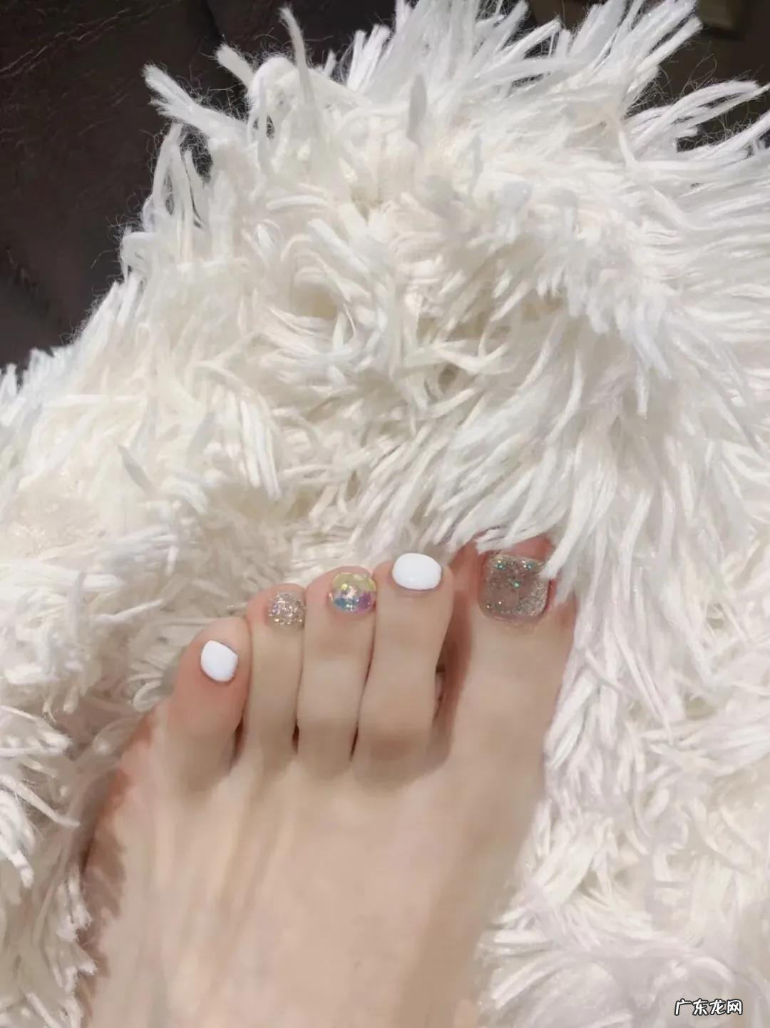 分享29款随性、甜美…各种风格简约脚趾美甲,2022也不用忘记美脚甲哦