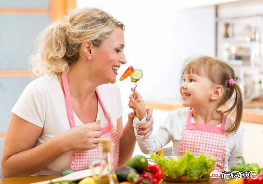 两周八个月宝宝说话磕巴怎样解决?