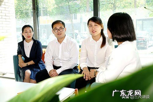 你们学校的年终考核评优是怎样进行的,是全体教职工在一起投票吗?