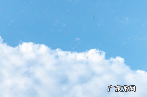 飞机飞过天空是啥歌 飞机飞过天空留下的白线是什么小论文