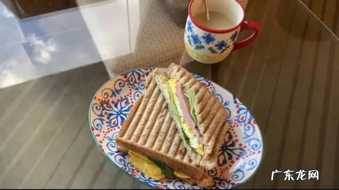 曾经的照片还留在那个房间是什么歌 曾经的照片还留在那个房间感谢你曾经来过歌词