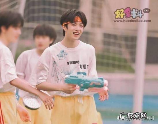 刘耀文喜欢了九年的女生是谁 刘耀文喜欢的女爱豆是谁啊