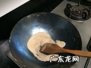 农村大铁锅怎么开锅不生锈不粘锅 新买的铁锅怎么样开锅好?