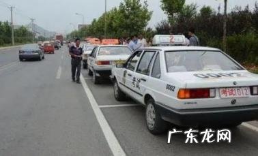 科目三的考官是交警还是教练 科三人工评判能找关系包过吗