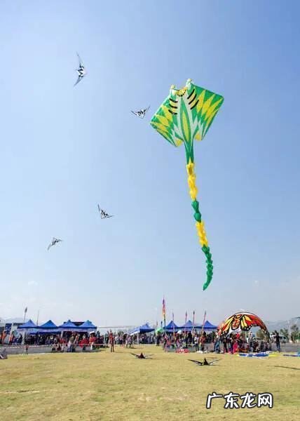 你能写一首赞美自己家乡的诗词吗?